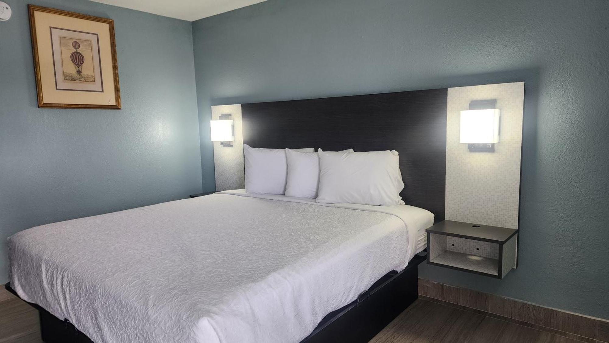 Lone Star Inn & Suites By Oyo Harlingen Tx Exterior photo