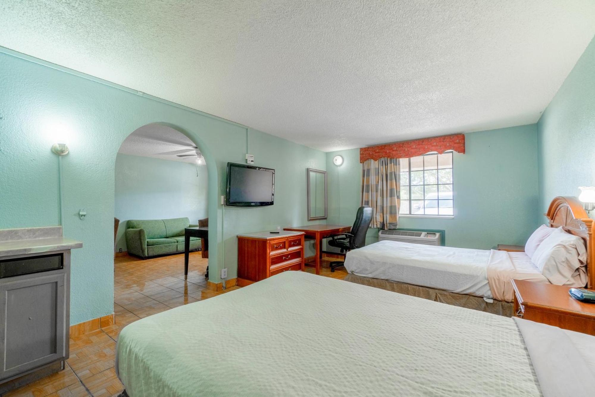 Lone Star Inn & Suites By Oyo Harlingen Tx Exterior photo