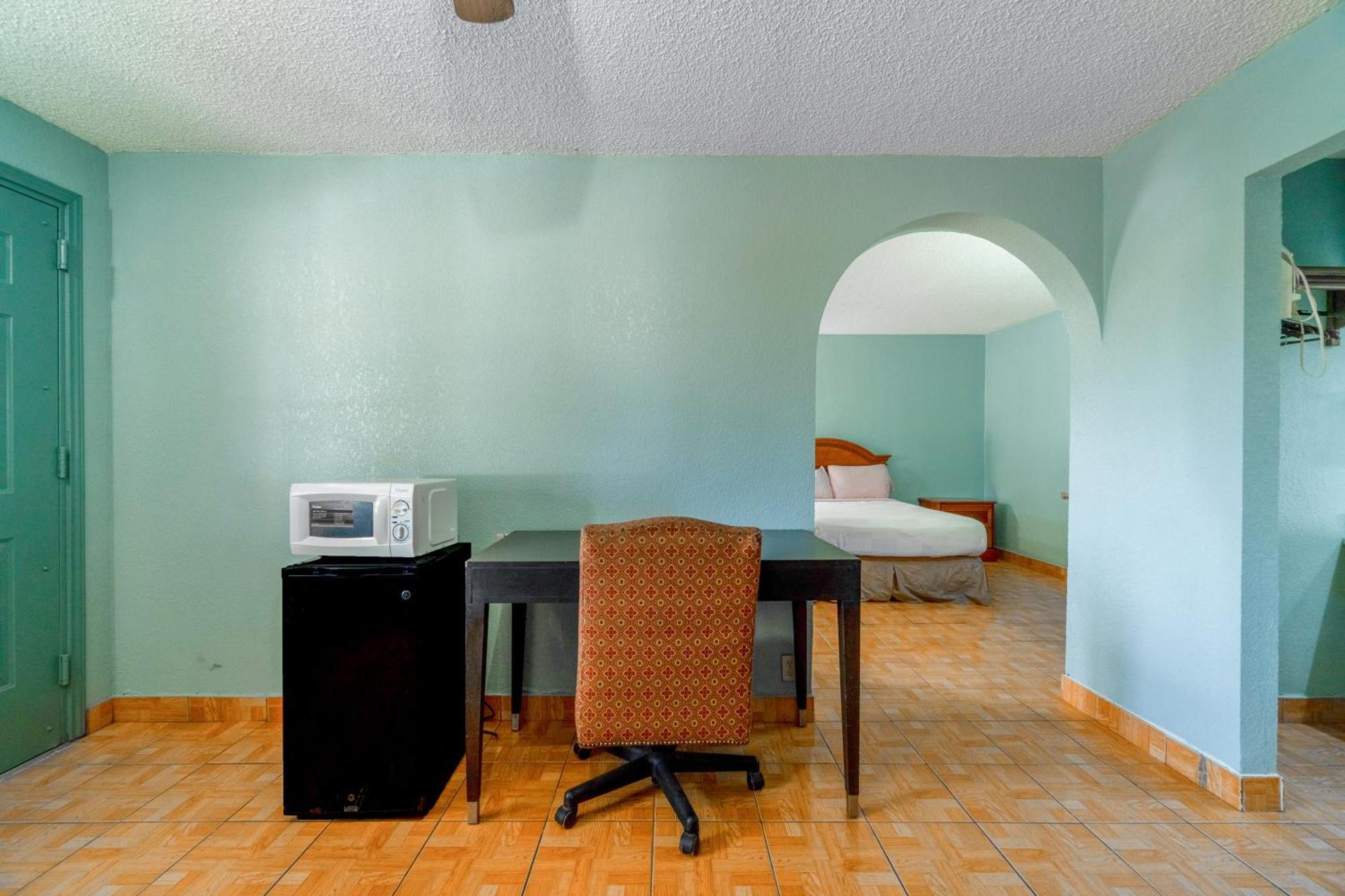 Lone Star Inn & Suites By Oyo Harlingen Tx Exterior photo