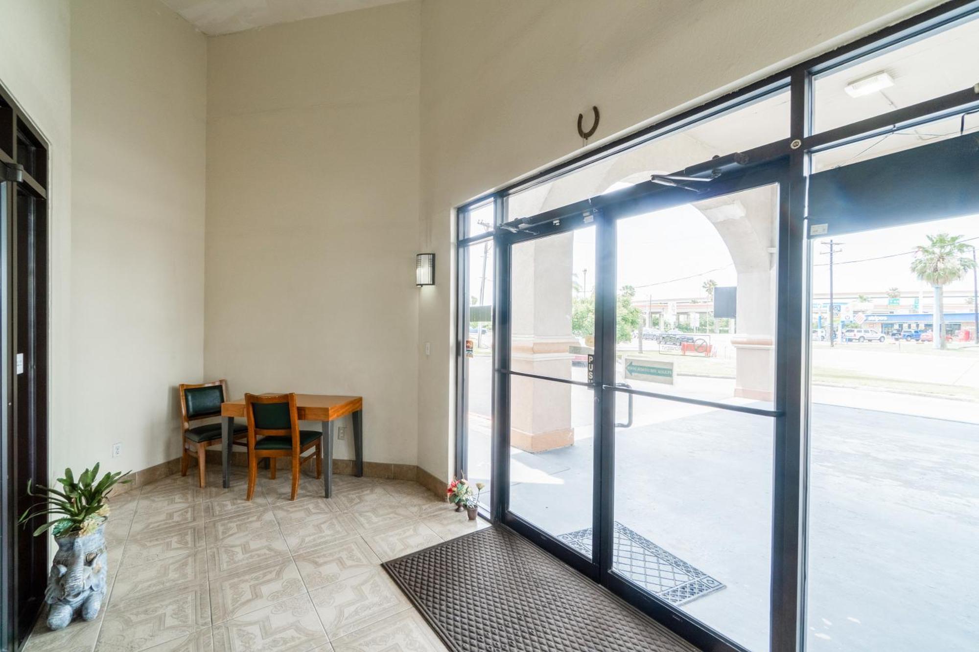 Lone Star Inn & Suites By Oyo Harlingen Tx Exterior photo